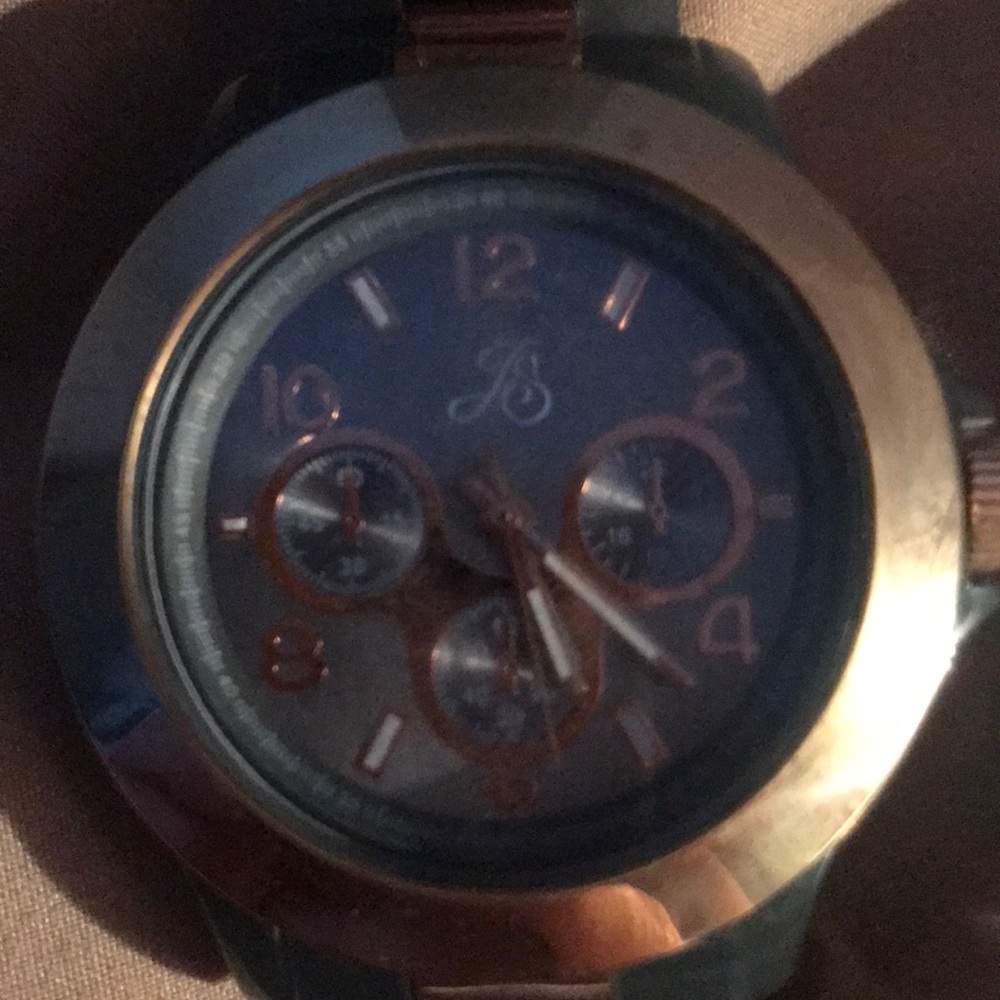 Watch - Picture 3 of 3